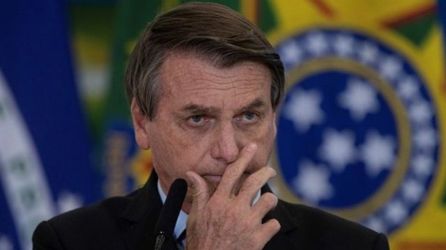 'Só Deus me tira da cadeira presidencial', diz Bolsonaro sobre impeachment